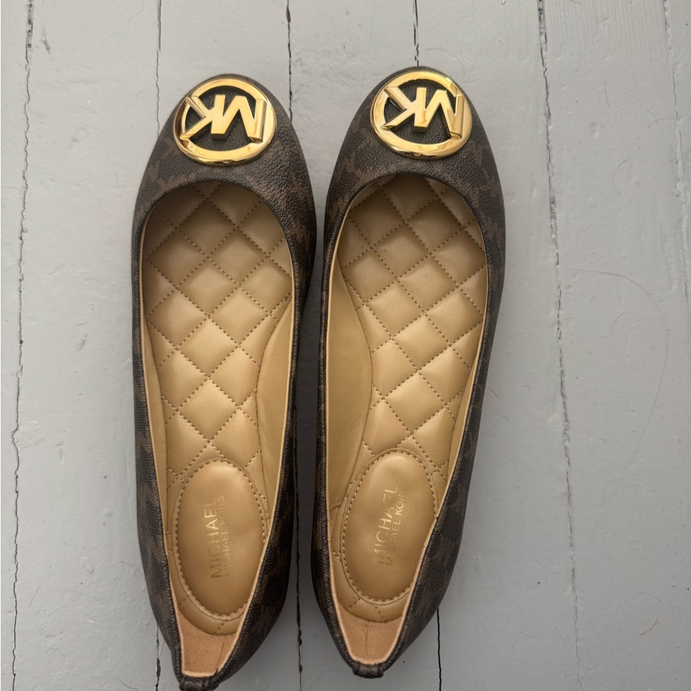NEVER WORN - Michael Kors Dark Brown Ballet flats with Gold Logo